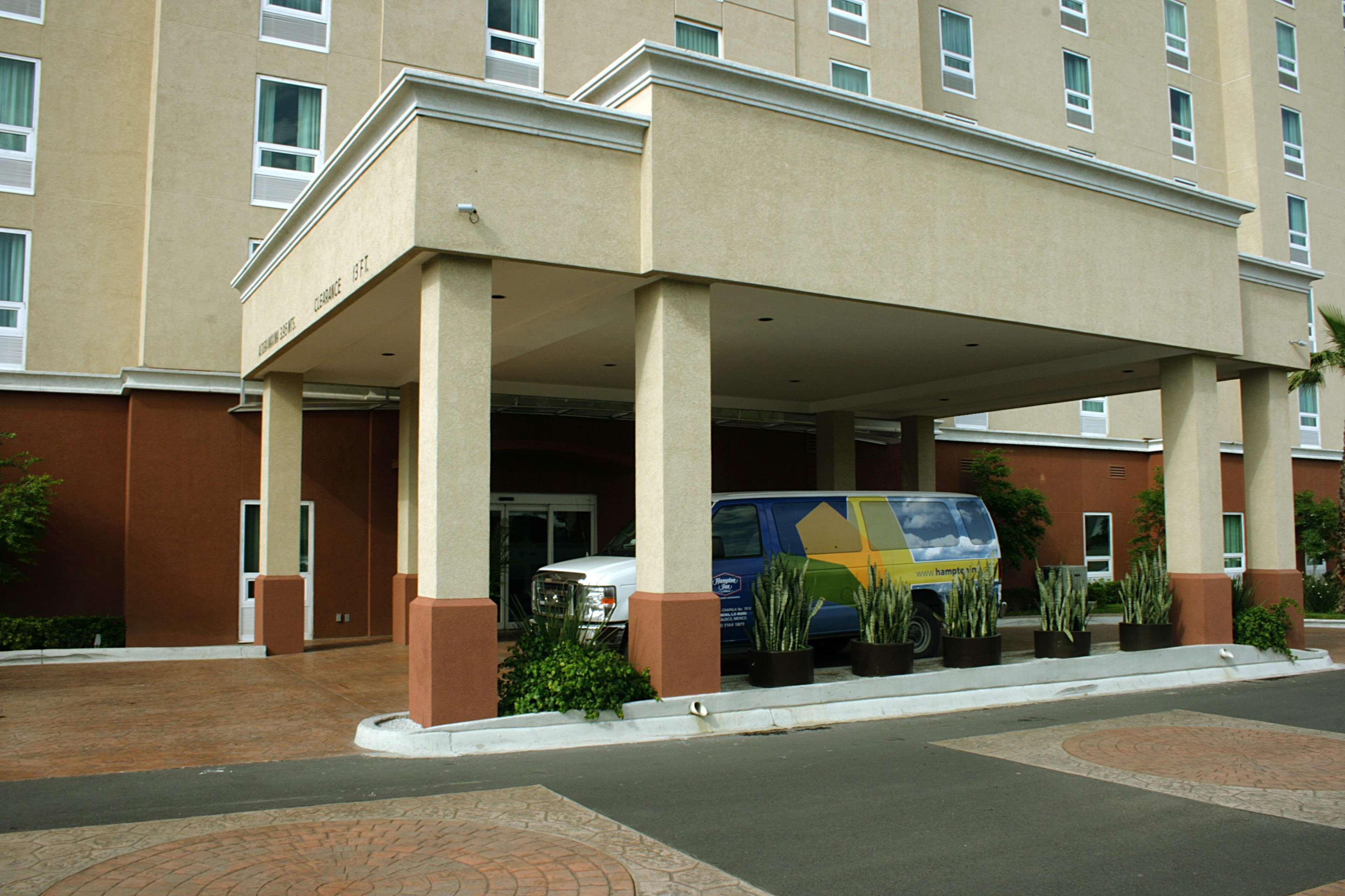 Hampton Inn By Hilton Guadalajara-Aeropuerto Exterior photo