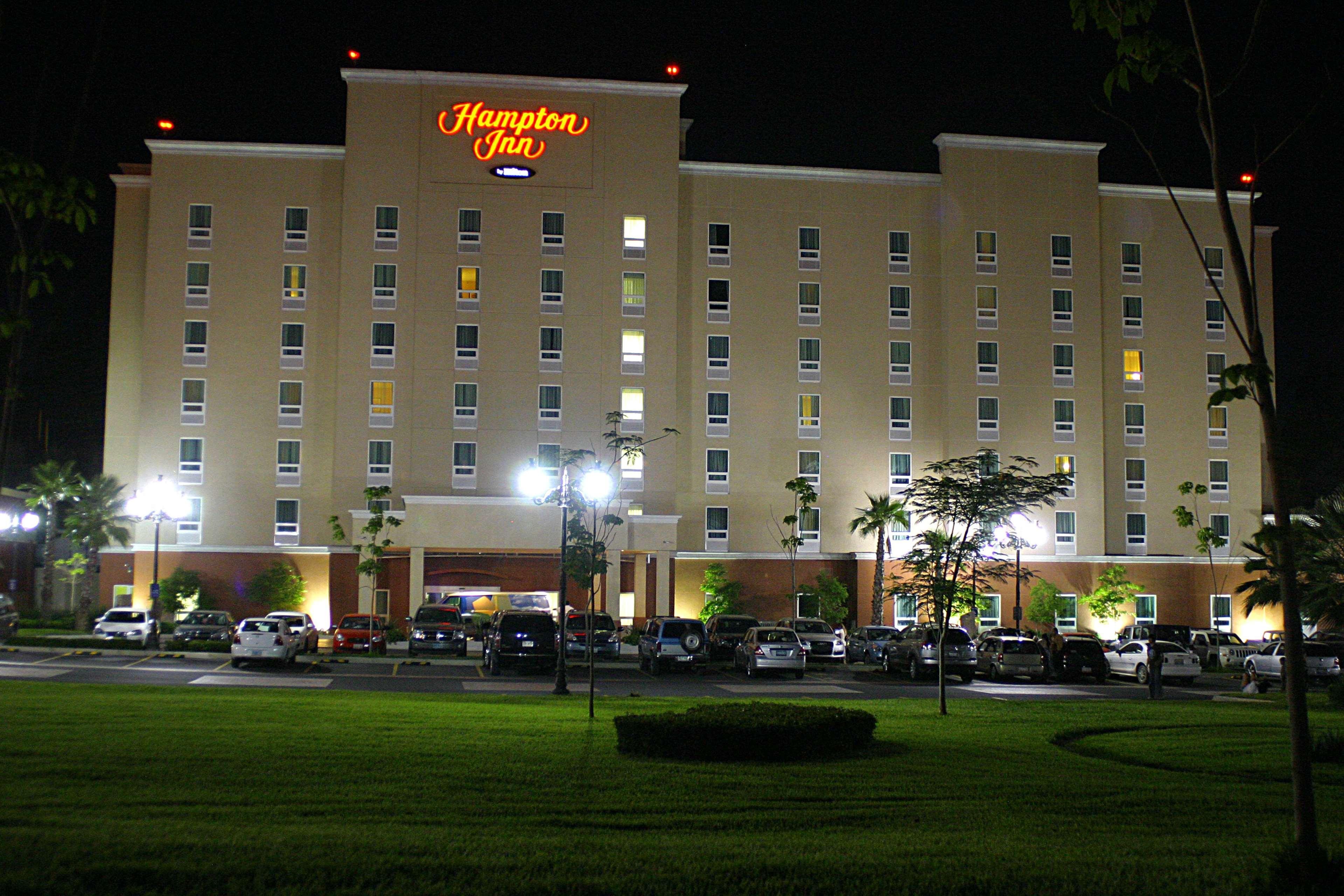 Hampton Inn By Hilton Guadalajara-Aeropuerto Exterior photo