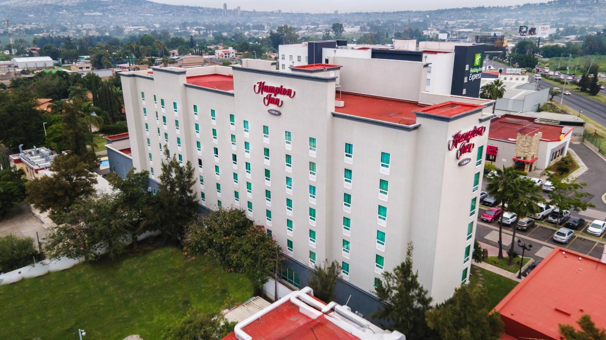 Hampton Inn By Hilton Guadalajara-Aeropuerto Exterior photo